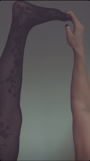 Kat Ginsburg feet photo thumbnail