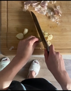 Kat Ginsburg feet photo thumbnail