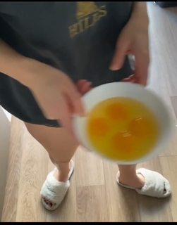 Kat Ginsburg feet photo thumbnail