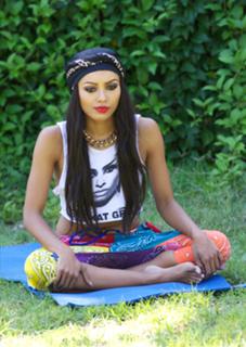 Kat Graham feet photo thumbnail