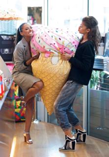 Kat Graham feet photo thumbnail