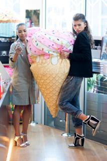 Kat Graham feet photo thumbnail