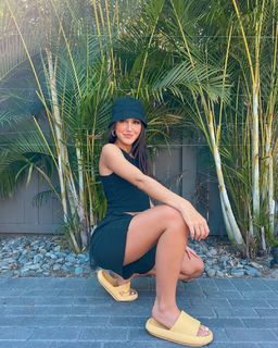 Kat Stickler feet photo thumbnail