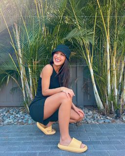 Kat Stickler feet photo thumbnail