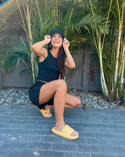 Kat Stickler feet photo thumbnail