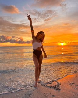 Kat Stickler feet photo thumbnail