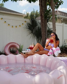 Kat Stickler feet photo thumbnail