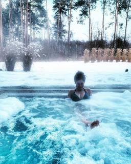 Katarzyna Cichopek feet photo thumbnail