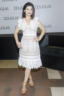 Katarzyna Cichopek feet photo thumbnail