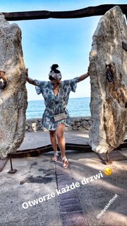 Katarzyna Cichopek feet photo thumbnail