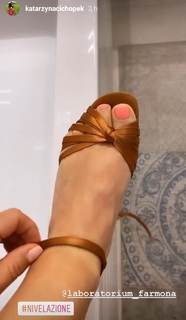 Katarzyna Cichopek feet photo thumbnail