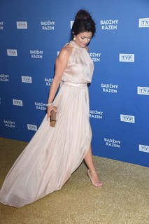 Katarzyna Cichopek feet photo thumbnail