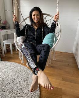 Katarzyna Cichopek feet photo thumbnail