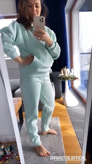 Katarzyna Cichopek feet photo thumbnail