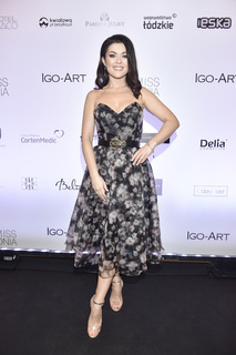 Katarzyna Cichopek feet photo thumbnail