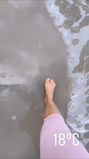 Katarzyna Cichopek feet photo thumbnail