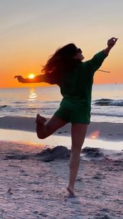 Katarzyna Cichopek feet photo thumbnail