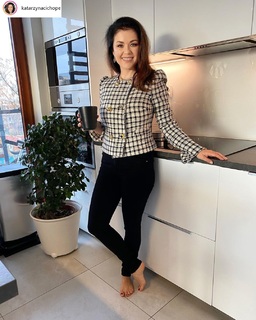 Katarzyna Cichopek feet photo thumbnail