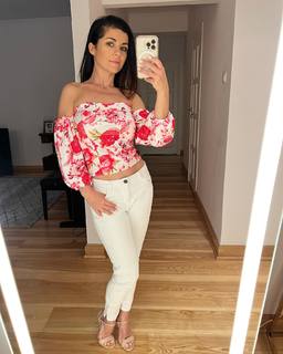 Katarzyna Cichopek feet photo thumbnail