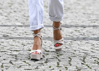 Katarzyna Cichopek feet photo thumbnail