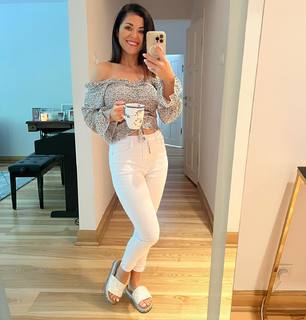 Katarzyna Cichopek feet photo thumbnail