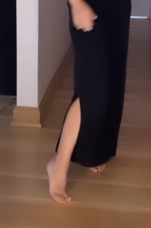 Katarzyna Cichopek feet photo thumbnail