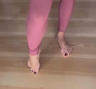 Katarzyna Cichopek feet photo thumbnail