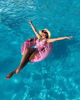 Katarzyna Cichopek feet photo thumbnail