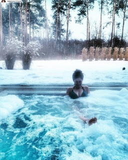 Katarzyna Cichopek feet photo thumbnail
