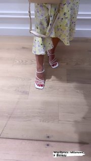 Katarzyna Cichopek feet photo thumbnail