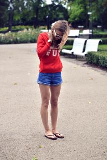 Katarzyna Tusk feet photo thumbnail