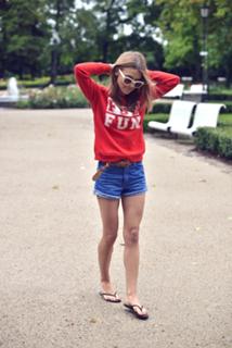 Katarzyna Tusk feet photo thumbnail