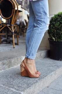 Katarzyna Tusk feet photo thumbnail