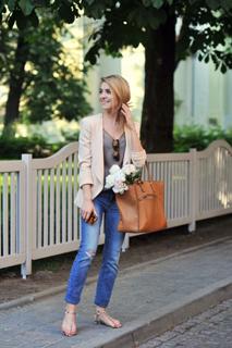 Katarzyna Tusk feet photo thumbnail