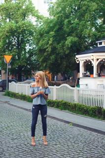 Katarzyna Tusk feet photo thumbnail