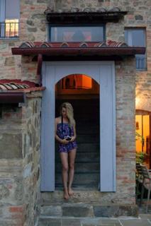 Katarzyna Tusk feet photo thumbnail