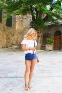 Katarzyna Tusk feet photo thumbnail