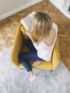 Katarzyna Tusk feet photo thumbnail