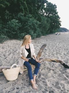 Katarzyna Tusk feet photo thumbnail