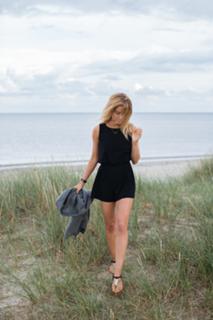 Katarzyna Tusk feet photo thumbnail