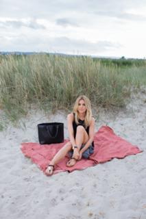 Katarzyna Tusk feet photo thumbnail