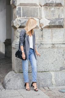 Katarzyna Tusk feet photo thumbnail