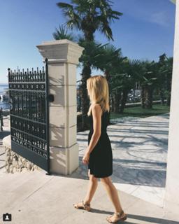 Katarzyna Tusk feet photo thumbnail