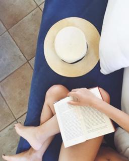 Katarzyna Tusk feet photo thumbnail