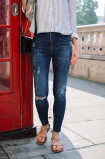 Katarzyna Tusk feet photo thumbnail