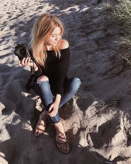 Katarzyna Tusk feet photo thumbnail