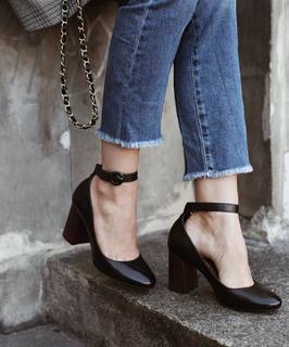 Katarzyna Tusk feet photo thumbnail