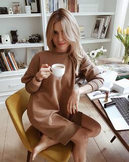 Katarzyna Tusk feet photo thumbnail