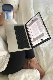 Katarzyna Tusk feet photo thumbnail