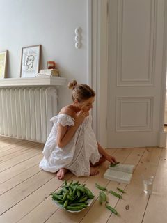 Katarzyna Tusk feet photo thumbnail